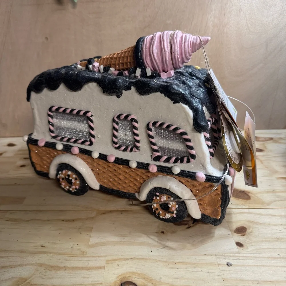 Halloween Gingerbread Clay dough Ice Cream “I Scream” Truck Lights Up! 11” NWT
